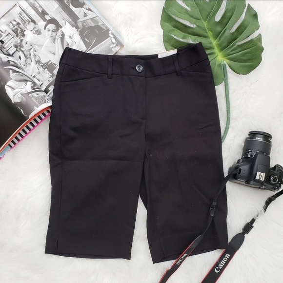 SALE! NWT CHICO'S BLACK BERMUDA SHORTS SIZE 00 - Picture 1 of 3